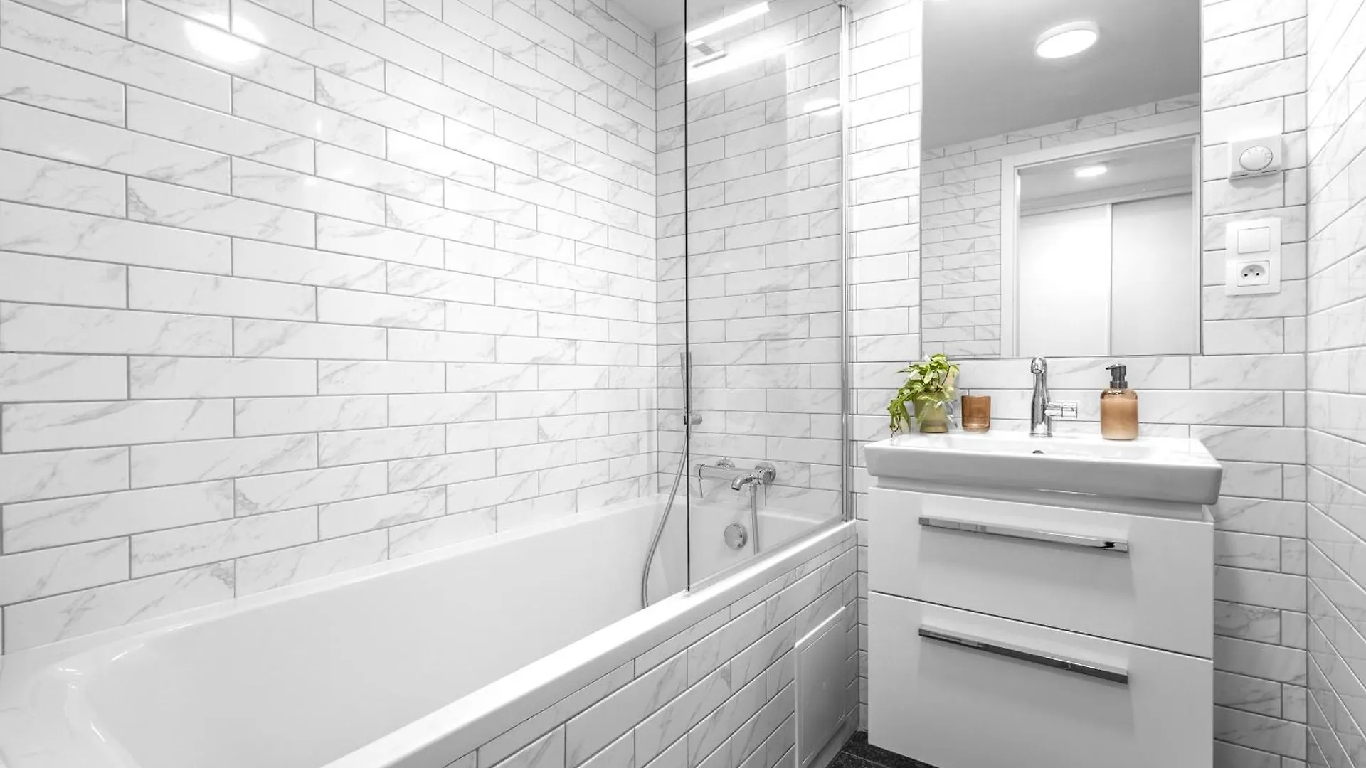 Stylish Apartment - Free Parking, Cinema, By Gravity Prague Czech Republic