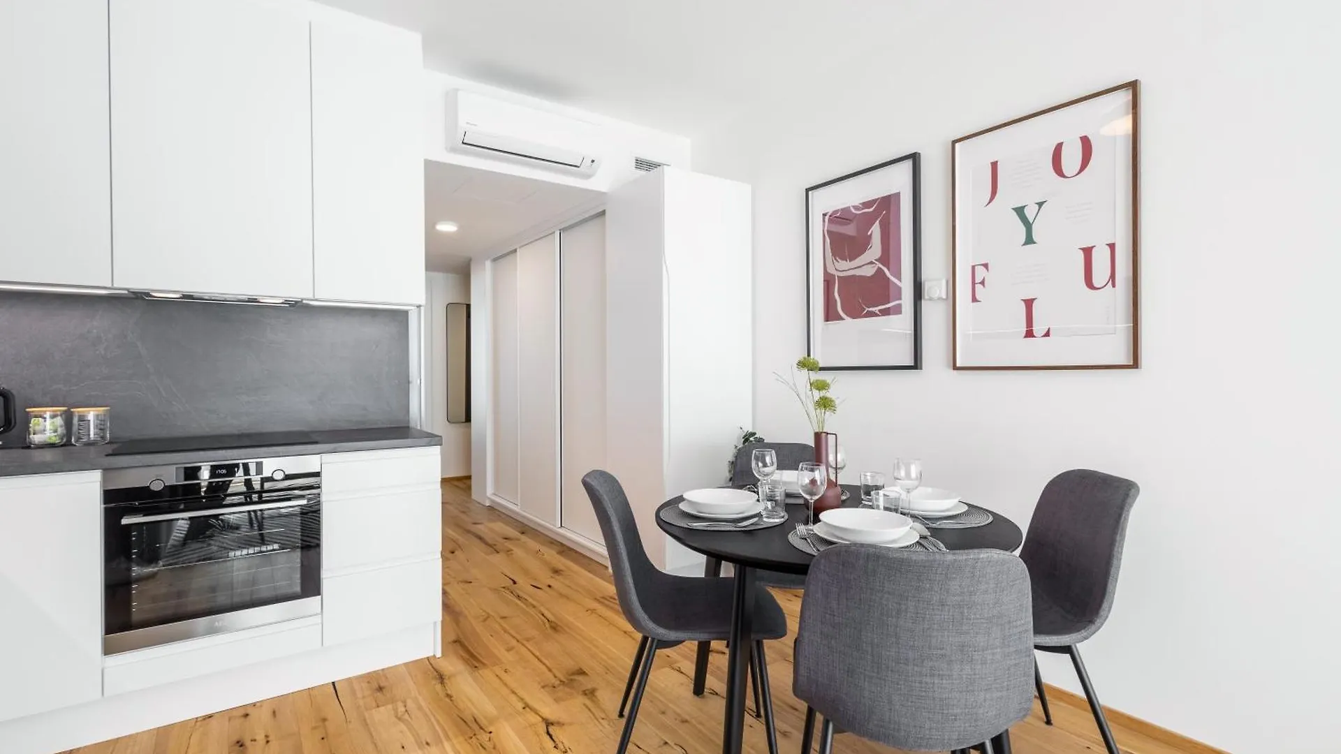 Stylish Apartment - Free Parking, Cinema, By Gravity Prag